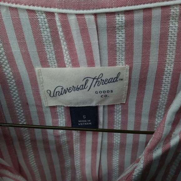 Universal Thread women's long sleeve button front - Picture 3 of 7